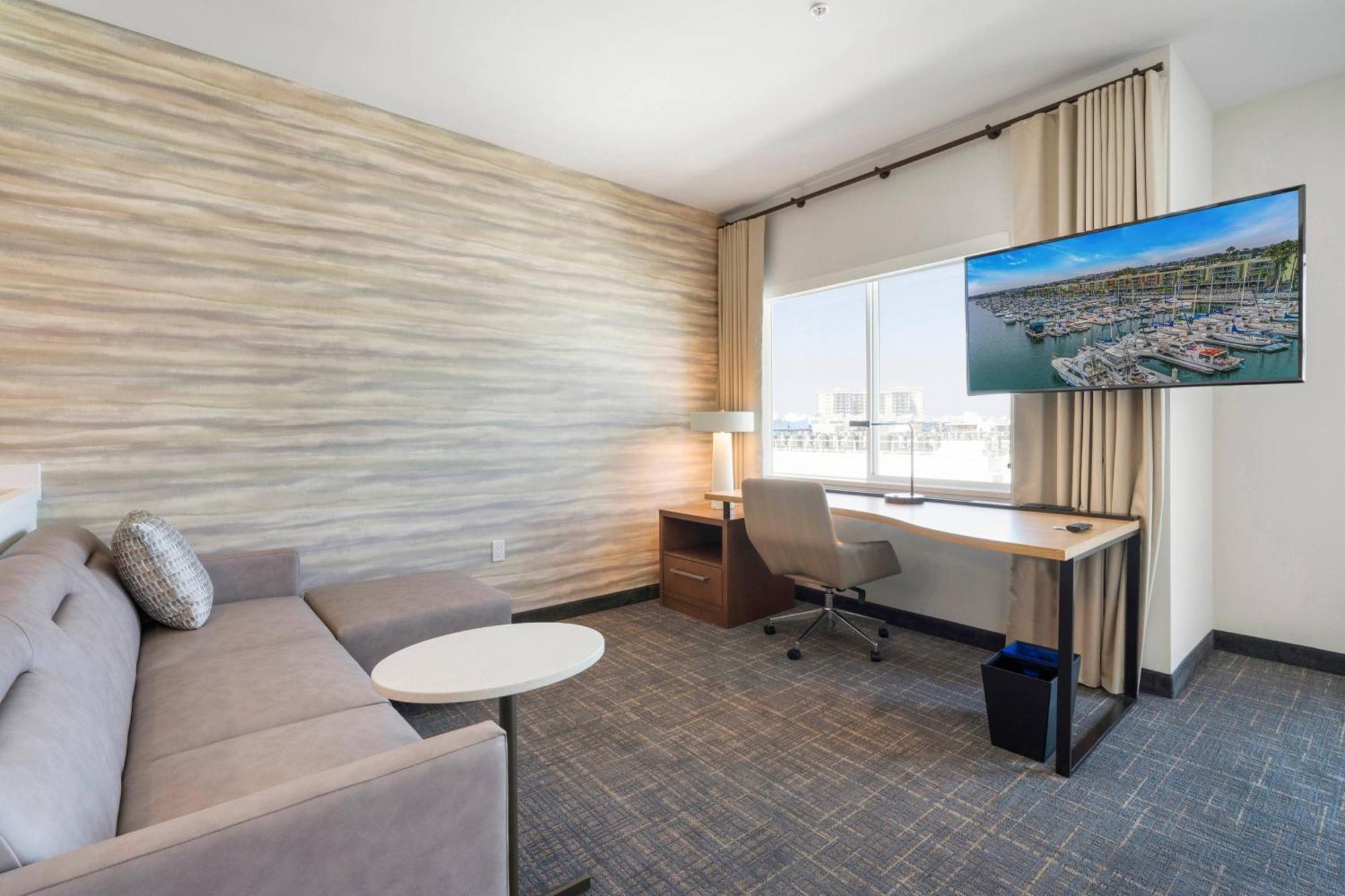 By Marriott Marina Del Rey Hotel